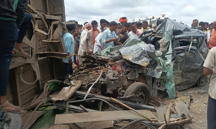 Gadag; ಬಸ್-ಕಾರು ನಡುವೆ ಅಪಘಾತ: ಇಬ್ಬರು ಸಾವು