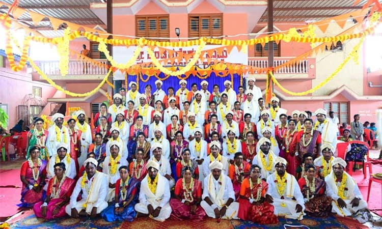 Hunsur; ಗದ್ದಿಗೆಯಲ್ಲಿ 59 ಆದಿವಾಸಿ ಜೋಡಿಗಳ ಸಾಮೂಹಿಕ ವಿವಾಹ