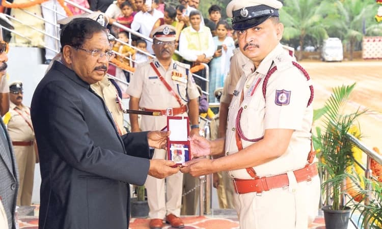 Udupi ಅಗ್ನಿಶಾಮಕ : ಮುಖ್ಯಮಂತ್ರಿ ಪದಕ ಪ್ರದಾನ