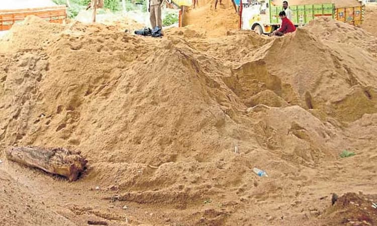 Kasaragod ಅಕ್ರಮ ಮರಳುಗಾರಿಕೆ: 4 ಕೇಂದ್ರಗಳು ನೆಲಸಮ