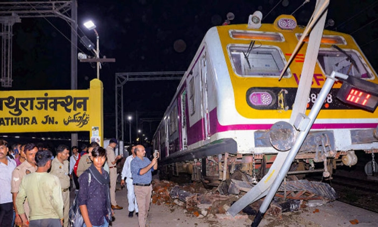 Mathura: ಪ್ಲಾಟ್‌ಫಾರಂಗೆ ರೈಲು ಡಿಕ್ಕಿ