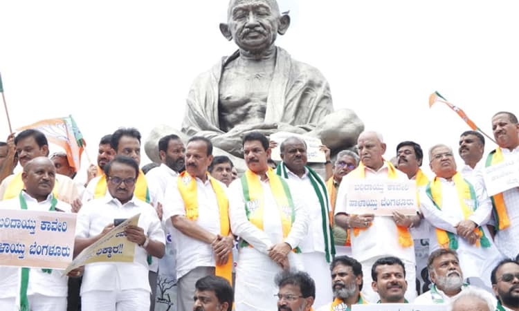 Cauvery Water; ಕಾಂಗ್ರೆಸ್‌ ಸರ್ಕಾರ ಅಸಮರ್ಥ: ಬಿಜೆಪಿ- ಜೆಡಿಎಸ್ ಜಂಟಿ ಪ್ರತಿಭಟನೆ