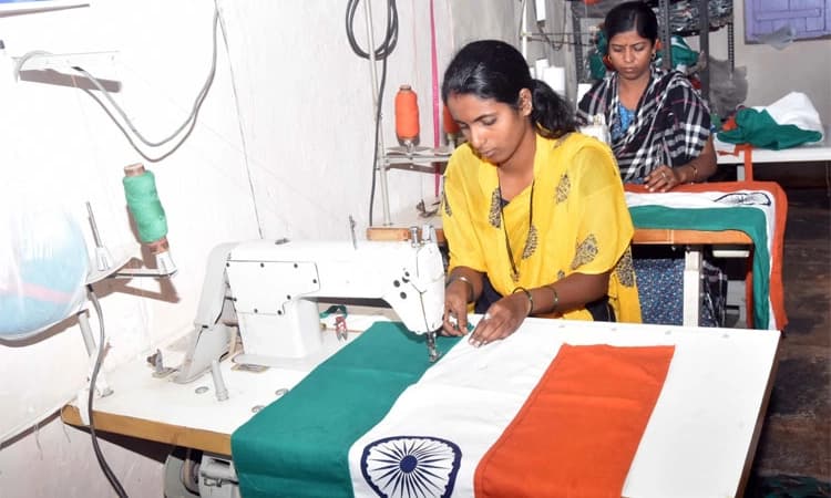 Dharwad ರಾಷ್ಟ್ರಧ್ವಜ ತಯಾರಿಕಾ ಕೇಂದ್ರಕ್ಕೆ ಮಹಾತ್ಮಾಗಾಂಧಿ ಪ್ರಶಸ್ತಿ