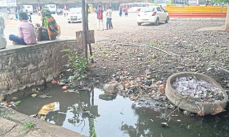 Bagalkote: ಬಸ್‌ ನಿಲ್ದಾಣ ಬಂತು- ಮೂಗು ಮುಚ್ಚಿಕೊಳ್ಳಿ!