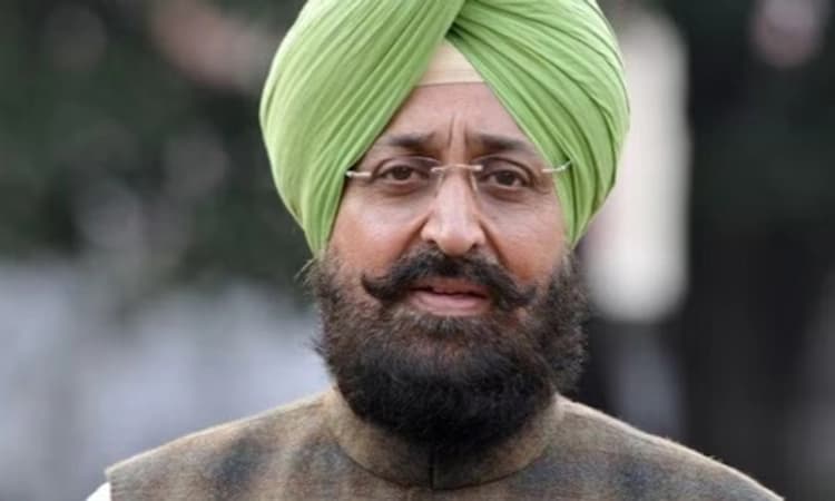 Politics: 32 ಆಪ್ ಶಾಸಕರು ನನ್ನ ಸಂಪರ್ಕದಲ್ಲಿದ್ದಾರೆ: ಕೇಜ್ರಿವಾಲ್ ಗೆ ಬಾಜ್ವಾ ಸಂದೇಶ