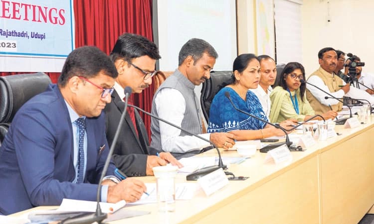 Central Government ಯೋಜನೆಗಳ ಮಾಹಿತಿ ಗ್ರಾ.ಪಂ.ಗಳಲ್ಲೂ ಸಿಗಲಿ: ಸಚಿವೆ ಶೋಭಾ