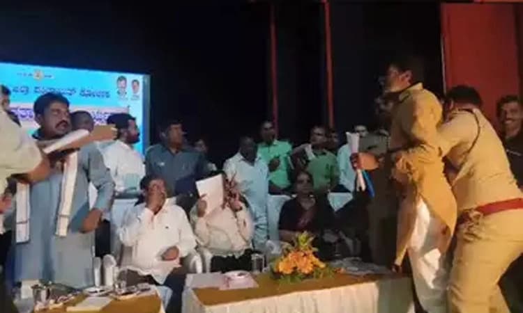 Kolar: ಜನತಾ ದರ್ಶನದಲ್ಲಿ ಸಂಸದ, ಶಾಸಕರ ಜಟಾಪಟಿ