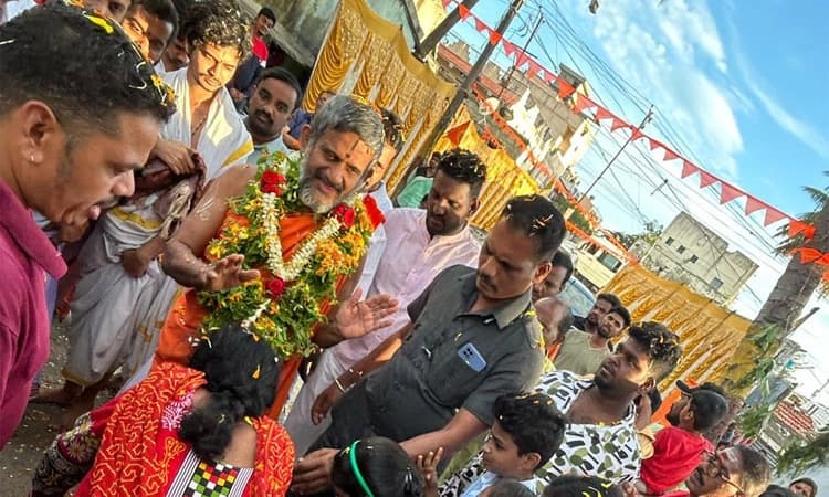 Mysuru ದಲಿತರ ಕೇರಿಗಳಲ್ಲಿ ಪೇಜಾವರ ಶ್ರೀಗಳ ಮಿಂಚಿನ‌ ಸಂಚಾರ