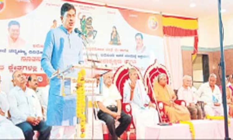 Jamakhandi: ಸಮಾಜ ಒಡೆಯುವವರಿಂದ ಸಂಘಟನೆ ಸಾಧ್ಯವೆ?: ಭೀಮಶಿ