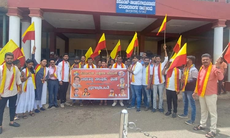 Cauvery issue: ತಾಲೂಕು ಕಚೇರಿಗೆ ಮುತ್ತಿಗೆ ಹಾಕಿದ ತೀರ್ಥಹಳ್ಳಿ ಕರವೇ ಘಟಕ