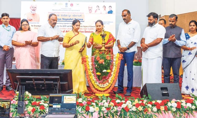 Udupi ಸಮಗ್ರ ಸಮೀಕ್ಷೆ ಮೂಲಕ ಸೌಲಭ್ಯ: ಸಚಿವೆ ಶೋಭಾ ಕರಂದ್ಲಾಜೆ