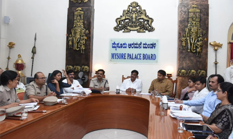 Mysuru Dasara; ಸರಳವೂ ಅಲ್ಲದೇ, ಅದ್ದೂರಿಯಾಗಿಯೂ ಇಲ್ಲದೇ, ಸಾಂಪ್ರದಾಯಿಕ ಆಚರಣೆ