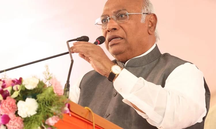 Parliament ‘ಅಸ್ಪೃಶ್ಯ’ ಎಂಬ ಕಾರಣಕ್ಕೆ ಕೋವಿಂದ್ ಅವರಿಗೆ ಆಹ್ವಾನ ನೀಡಿರಲಿಲ್ಲ: ಖರ್ಗೆ