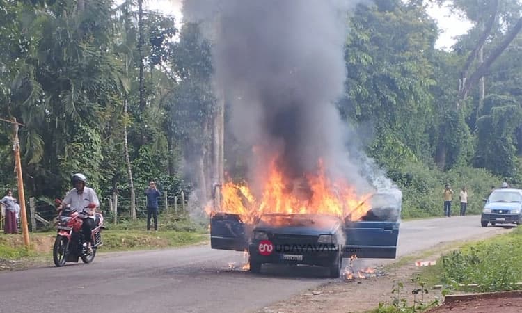 Chikkamagaluru: ಚಲಿಸುತ್ತಿದ್ದ ಕಾರಿನಲ್ಲಿ ಏಕಾಏಕಿ ಬೆಂಕಿ: ಮೂವರು ಪಾರು !