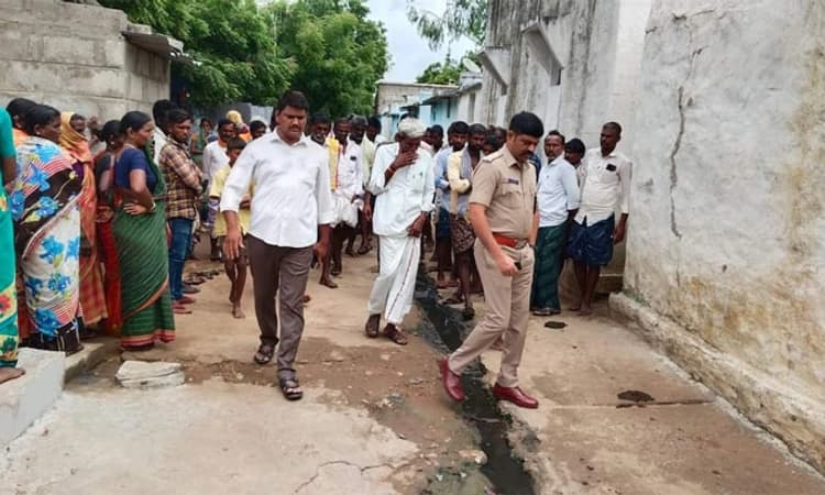 Raichur: ತಲೆ ಮೇಲೆ ಕಲ್ಲು ಎತ್ತಿ ಹಾಕಿ ಪತ್ನಿಯನ್ನು ಕೊಂದು ಪತಿ ನೇಣಿಗೆ ಶರಣು