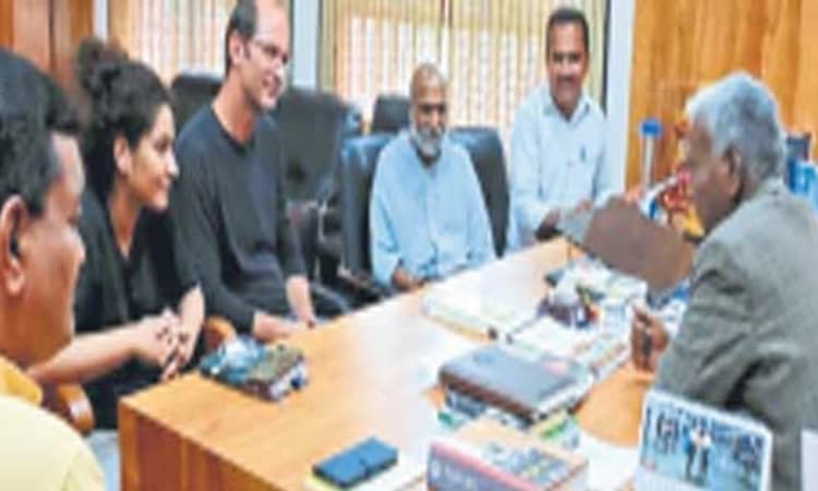 Shiggaavi: ಜಾನಪದ ವಿವಿಗೆ ಫ್ರಾನ್ಸ್‌ ಸಂಶೋಧಕ ಭೇಟಿ