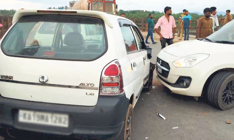 Panemangaluru Bridge: ಕಾರುಗಳ ಮುಖಾಮುಖಿ ಢಿಕ್ಕಿ; ಟ್ರಾಫಿಕ್‌ ಜಾಮ್‌