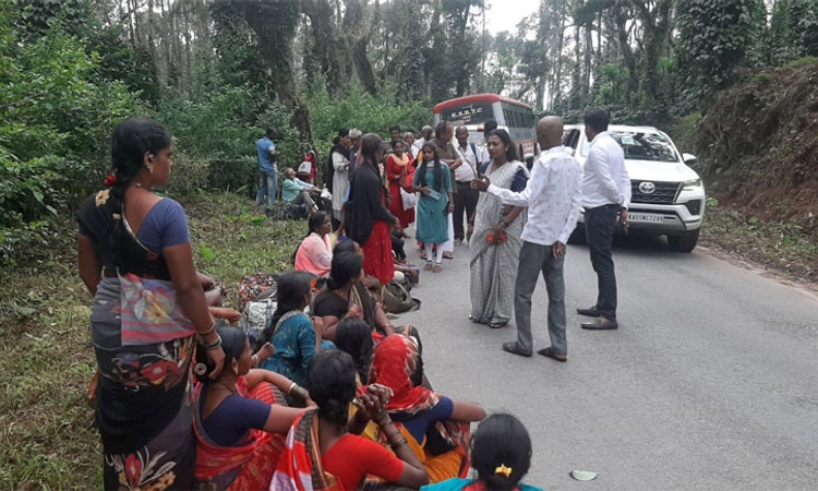 KSRTC ಕೆಟ್ಟು ನಿಂತು ಪರದಾಡಿದ ಪ್ರಯಾಣಿಕರು: ನೆರವಿಗೆ ಬಂದ ಶಾಸಕಿ ನಯನಾ ಮೋಟಮ್ಮ