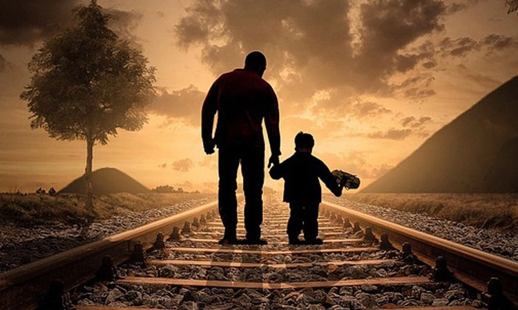 Father: ನಿಸ್ವಾರ್ಥ ಬದುಕನ್ನು ನಡೆಸುವ ವ್ಯಕ್ತಿ