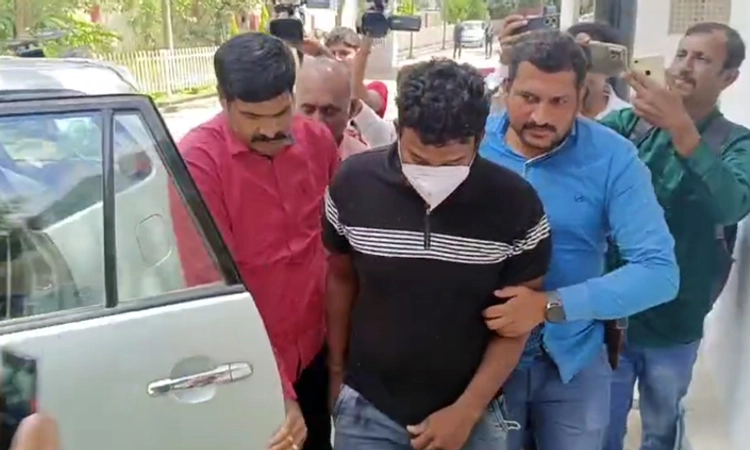 CCB Police: ಚೈತ್ರಾ ಕುಂದಾಪುರ ವಂಚನೆ ಪ್ರಕರಣ: ಚಿಕ್ಕಮಗಳೂರಿಗೆ ಸಿಸಿಬಿ ಪೊಲೀಸರ ತಂಡ
