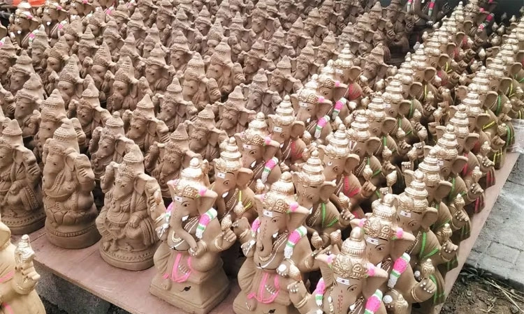 Ganesh Chathurthi: ಪರಿಸರ ಸ್ನೇಹಿ ಮಣ್ಣಿನ ಗಣಪನ ಪೂಜಿಸಿ
