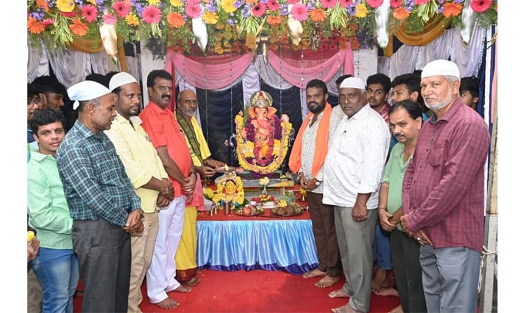 Ganesh Chathurthi: ಹಿಂದೂ-ಮುಸ್ಲಿಂ ಒಟ್ಟಾಗಿ ಗೌರಿ-ಗಣೇಶ ಹಬ್ಬ ಆಚರಣೆ