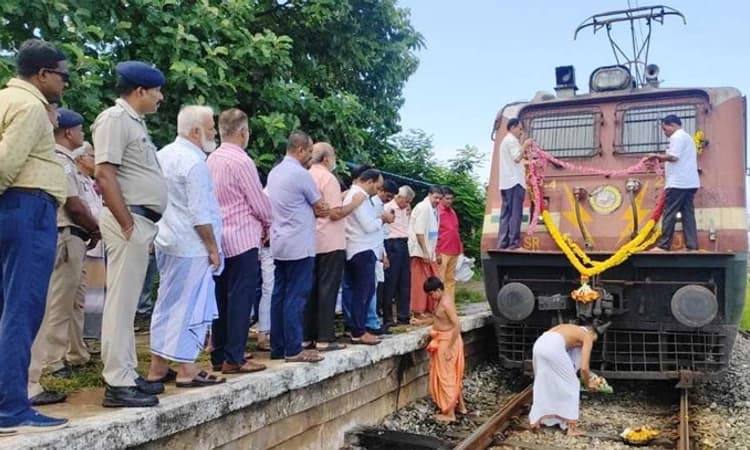 Murdeshwar-Bengaluru ನೂತನ ಎಕ್ಸಪ್ರೆಸ್ ರೈಲಿಗೆ ಚಾಲನೆ