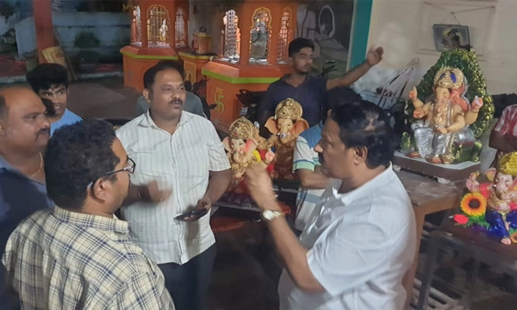 Banhatti: ಹಲವೆಡೆ ಅಧಿಕಾರಿಗಳಿಂದ ದಾಳಿ; ಪಿಒಪಿ ಗಣೇಶ ವಿಗ್ರಹಗಳು ವಶಕ್ಕೆ
