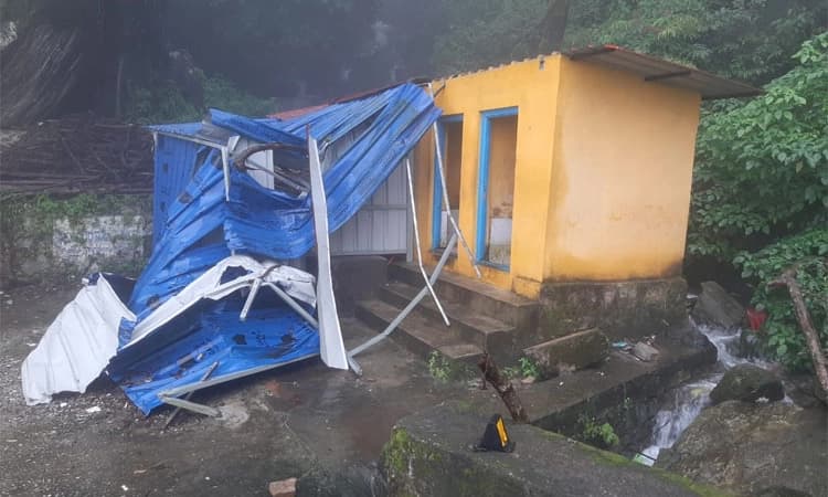 Charmadi Ghat: ಶೌಚಾಲಯ ದುರಸ್ತಿ ಪಡಿಸಲು ಸಾರ್ವಜನಿಕರ ಆಗ್ರಹ