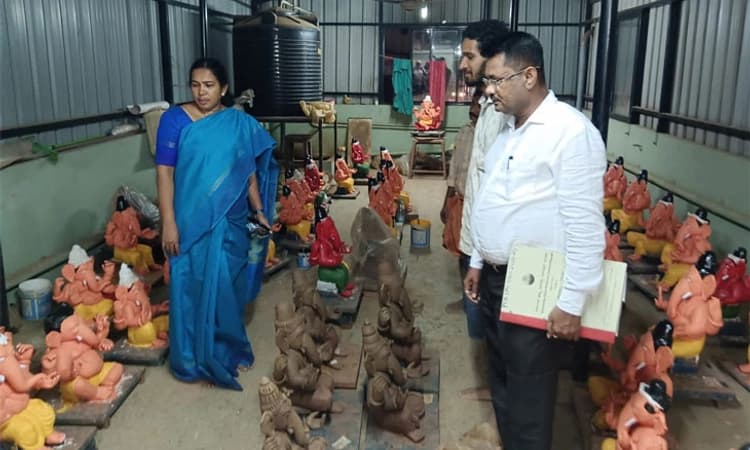 Udupi; ಗಣೇಶ ವಿಗ್ರಹಗಳ ತಯಾರಿಕ ಘಟಕಕ್ಕೆ ಭೇಟಿ ನೀಡಿದ ಜಿಲ್ಲಾಧಿಕಾರಿ