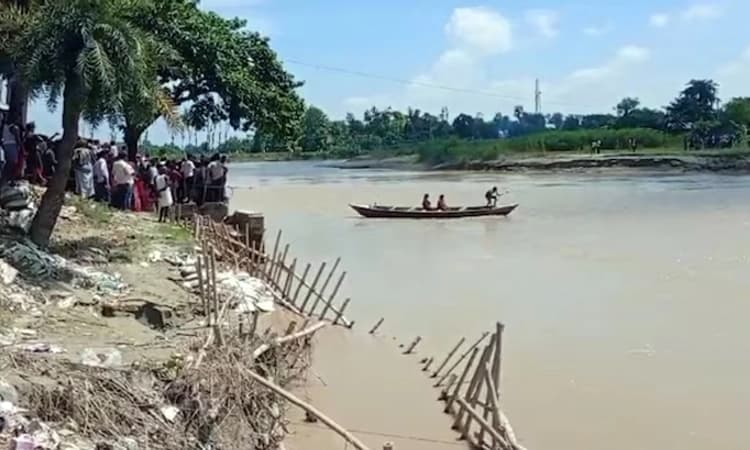 Boat Capsizes: 30 ಮಕ್ಕಳನ್ನು ಹೊತ್ತೊಯ್ಯುತ್ತಿದ್ದ ದೋಣಿ ಮುಳುಗಡೆ… ಹಲವರ ರಕ್ಷಣೆ