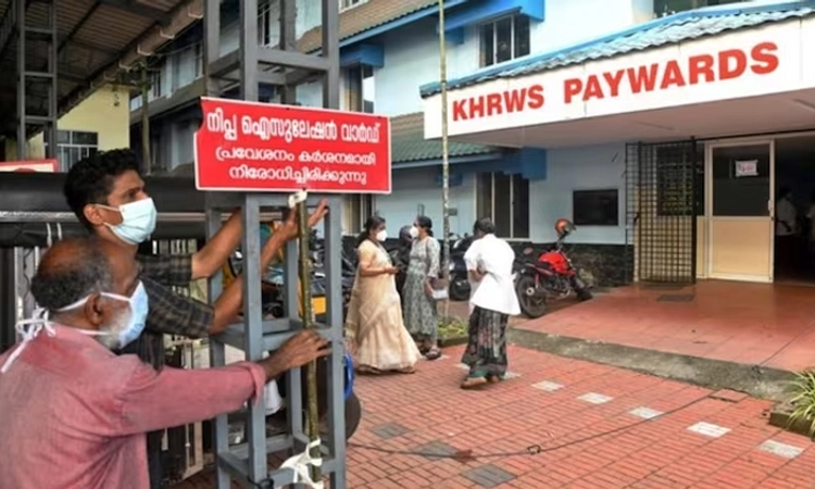 Nipah Virus: ಕೇರಳದಲ್ಲಿ ಐದನೇ ಪ್ರಕರಣ ಪತ್ತೆ… ಶಾಲಾ ಕಾಲೇಜುಗಳಿಗೆ ರಜೆ
