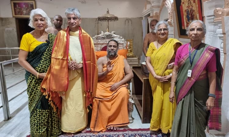 Mantralayam: ಬ್ರಿಟನ್ ಪ್ರಧಾನಿ ರಿಷಿ ಸುನಕ್ ಹೆತ್ತವರಿಂದ ಮಂತ್ರಾಲಯ ರಾಯರ ದರ್ಶನ