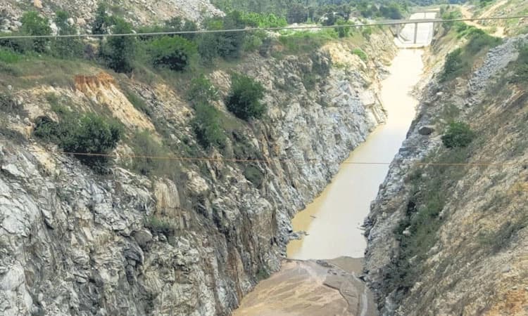 Aluru: ಸಿಡಿಮದ್ದು ಸ್ಫೋಟದಿಂದ ಮನೆಗಳಿಗೆ ಹಾನಿ