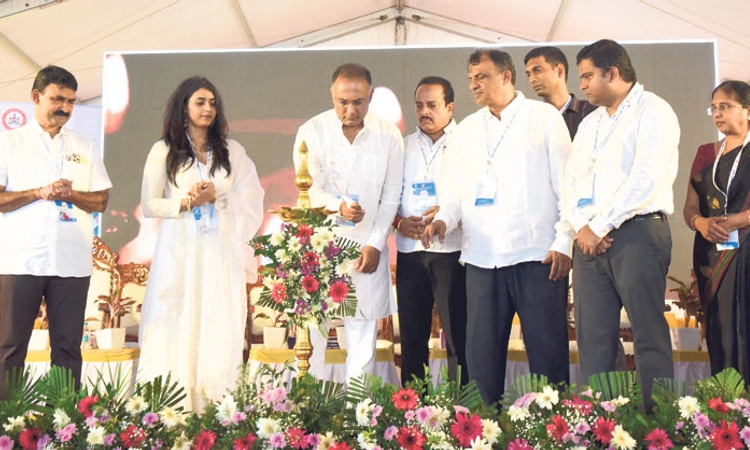 Mangaluru; 40 ಲಕ್ಷ ವಿದ್ಯಾರ್ಥಿನಿಯರಿಗೆ ಮುಂದಿನ ತಿಂಗಳು ಸ್ಯಾನಿಟರಿ ಪ್ಯಾಡ್‌: ದಿನೇಶ್‌