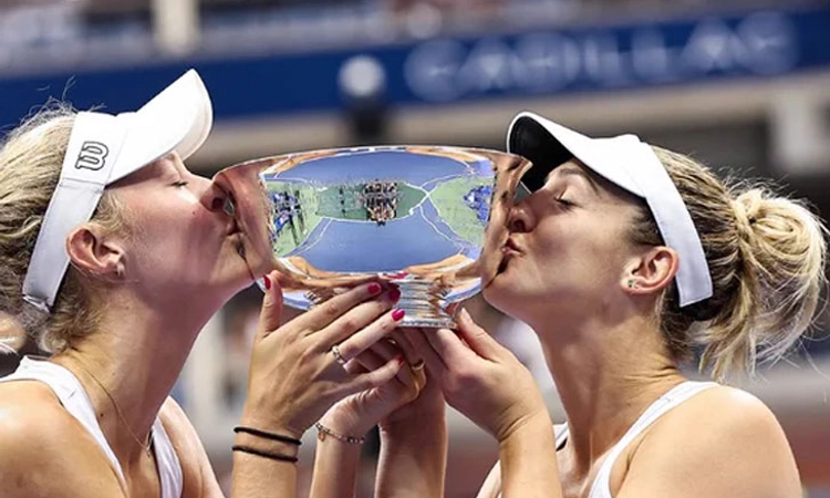 US Open Tennis ವನಿತಾ ಡಬಲ್ಸ್‌ : ದಾಬ್ರೋವ್‌ಸ್ಕಿ-ರೌಟ್ಲಿಫ್ ಚಾಂಪಿಯನ್ಸ್‌