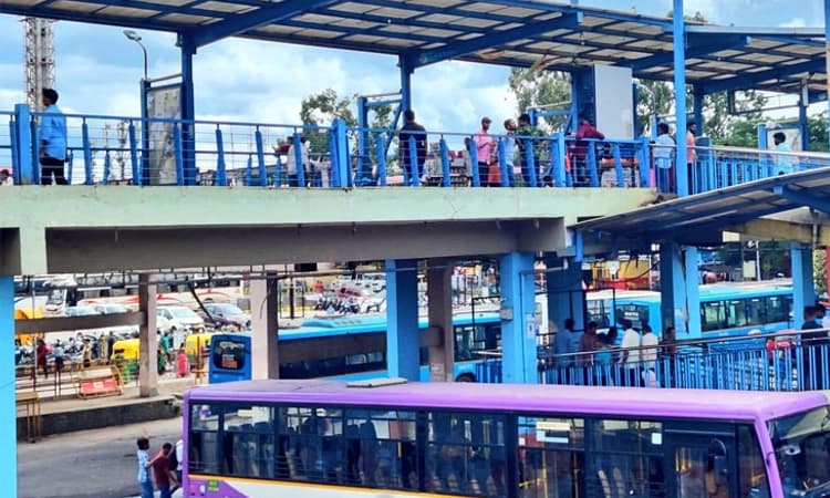 Bengaluru: ಸಚಿವ ರಾಮಲಿಂಗಾ ರೆಡ್ಡಿ ಸಂಧಾನ; ​ರಸ್ತೆಗಿಳಿದ ಖಾಸಗಿ ಸಾರಿಗೆ ವಾಹನಗಳು