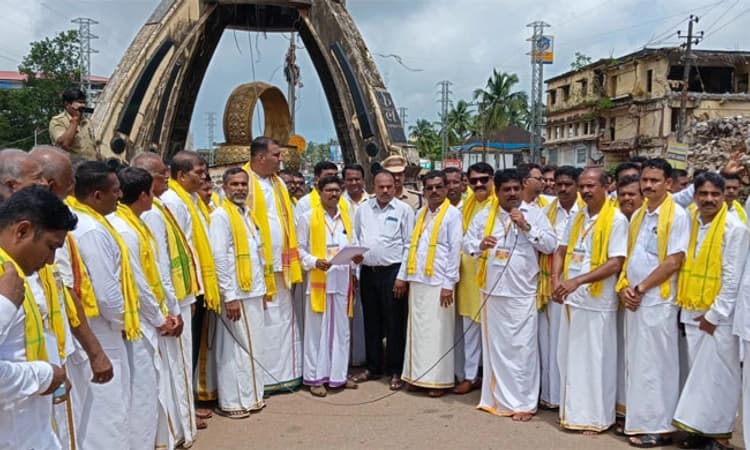 Bhatkal:ನಾರಾಯಣಗುರು ನಿಗಮಕ್ಕೆ ಅನುದಾನ ಬಿಡುಗಡೆಗೆ ಆಗ್ರಹಿಸಿ ಬೃಹತ್ ಮೆರವಣಿಗೆ