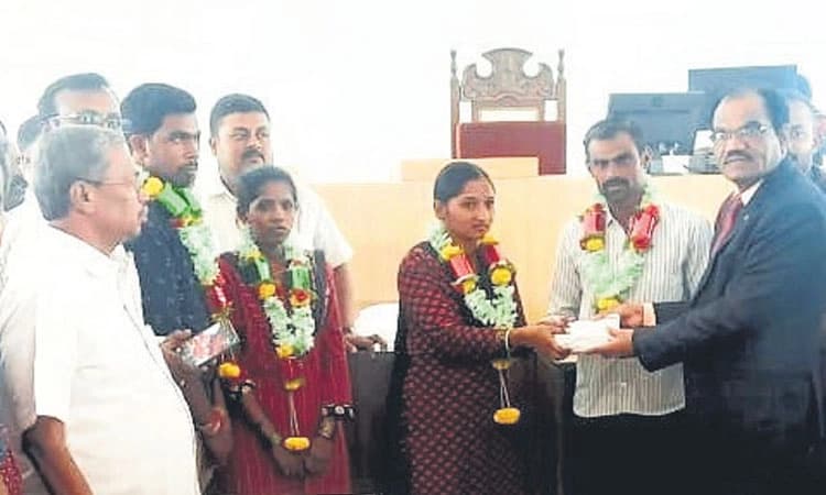 Lok Adalat: ವಿಚ್ಛೇದನ ತೊರೆದು ಅದಾಲತ್‌ನಲ್ಲಿ  ಒಂದಾದ 2 ಕುಟುಂಬ