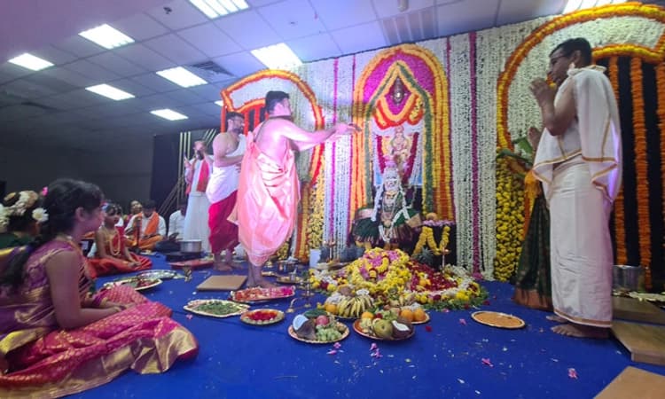 Dubai; ಭಕ್ತಿ-ಭಾವದ ವರಮಹಾಲಕ್ಷ್ಮೀ ಪೂಜೆ