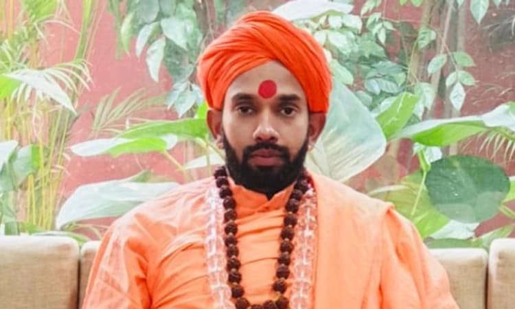 ಅಹಿಂದ ಹೆಸರು ಹೇಳಿ ಅಧಿಕಾರ ಪಡೆದವರು ಈಗ ಸಮಾಜವನ್ನು ಮರೆತಿದ್ದಾರೆ; ಪ್ರಣವಾನಂದ ಶ್ರೀ