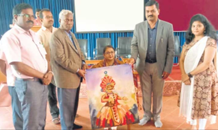 Haveri: ಕರ್ನಾಟಕ ಜಾನಪದ ವಿವಿ ವಿಶೇಷ-ವಿಭಿನ್ನ