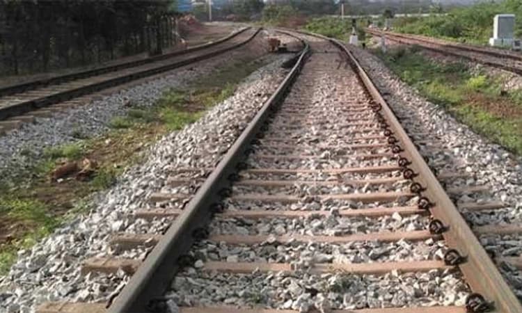 Gadaga: ಗದಗ-ವಾಡಿ ರೈಲ್ವೆ ಮಾರ್ಗಕ್ಕೆ 2026ರ ಮಾರ್ಚ್‌ ಗಡುವು