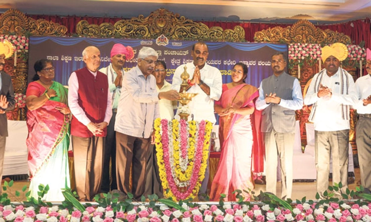 Dakshina Kannada, ಉಡುಪಿ ಜಿಲ್ಲಾ ಮಟ್ಟದ ಶಿಕ್ಷಕರ ದಿನಾಚರಣೆ, ಪ್ರಶಸ್ತಿ ಪ್ರದಾನ