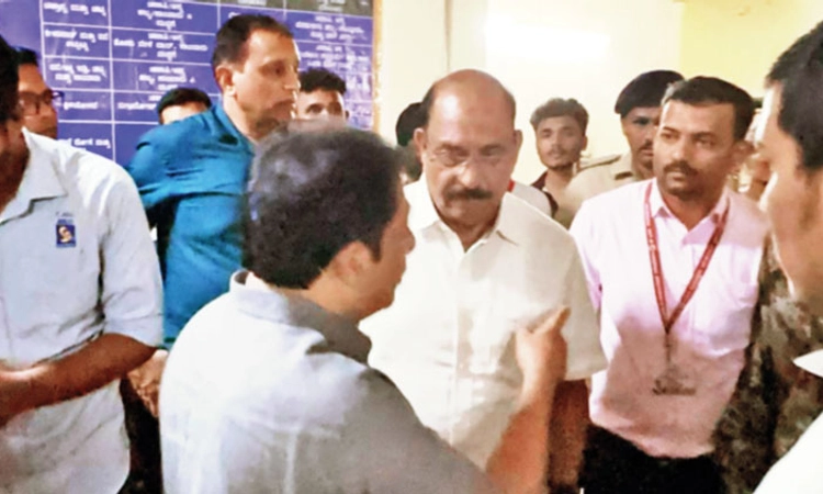Mangaluru ಹಾಸ್ಟೆಲ್‌ಗೆ ಸಚಿವ ಜಮೀರ್‌ ದಿಢೀರ್‌ ಭೇಟಿ: ಅವ್ಯವಸ್ಥೆಗೆ ಗರಂ