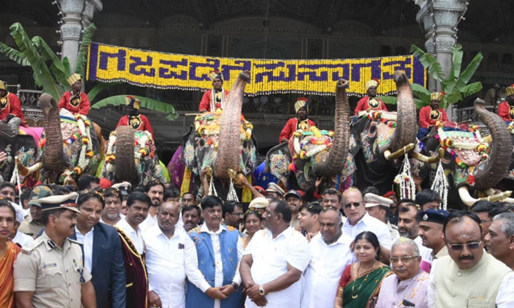 Mysore; ಸಾಂಪ್ರದಾಯಿಕ ಪೂಜೆಯೊಂದಿಗೆ ಅರಮನೆಗೆ ಬಂದ ದಸರಾ ಗಜಪಡೆ; ಗೈರಾದ ಅರ್ಜುನ