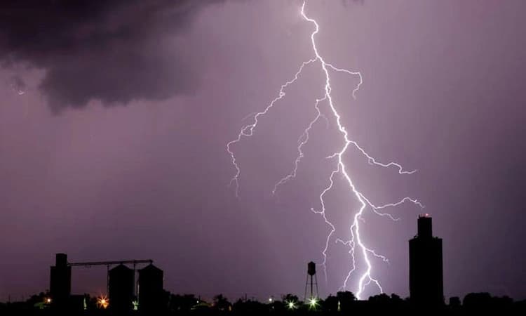 lightning ಪ್ರತೀ ನಿಮಿಷಕ್ಕೆ 300 ಮಿಂಚು!
