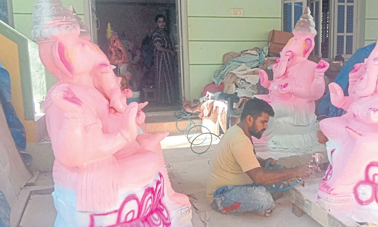 Ganesha Idols: ಪಿಒಪಿ ಗಣೇಶ ತ್ಯಜಿಸಿ: ಮಣ್ಣಿನ ಮೂರ್ತಿ ಕೂರಿಸಿ