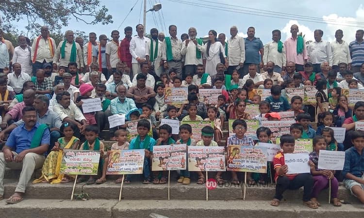 Srirangapatna: ಕಾವೇರಿ ಹೋರಾಟದಲ್ಲಿ ರೈತ ಪೀಳಿಗೆಯ ಚಿಣ್ಣರು