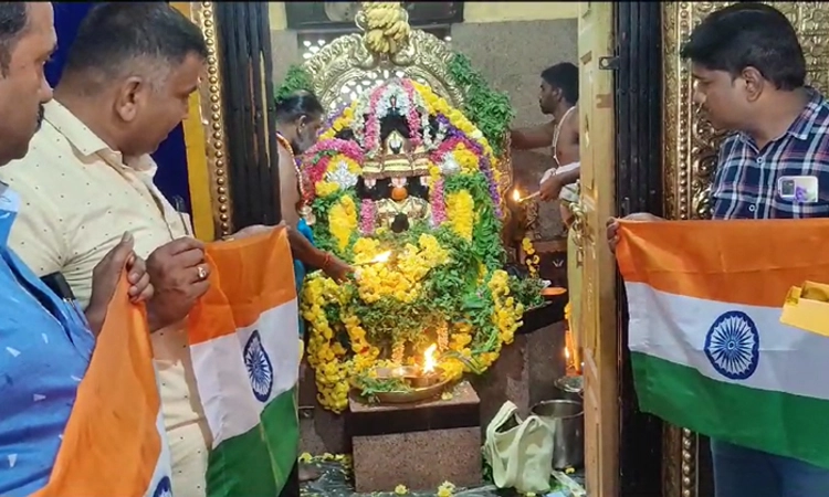 IND vs PAK ಕ್ರಿಕೆಟ್ ಕದನ… ಬ್ಲೂಬಾಯ್ಸ್ ಗೆಲುವಿಗಾಗಿ ಆಂಜನೇಯನ ಮೊರೆ ಹೋದ ಅಭಿಮಾನಿಗಳು